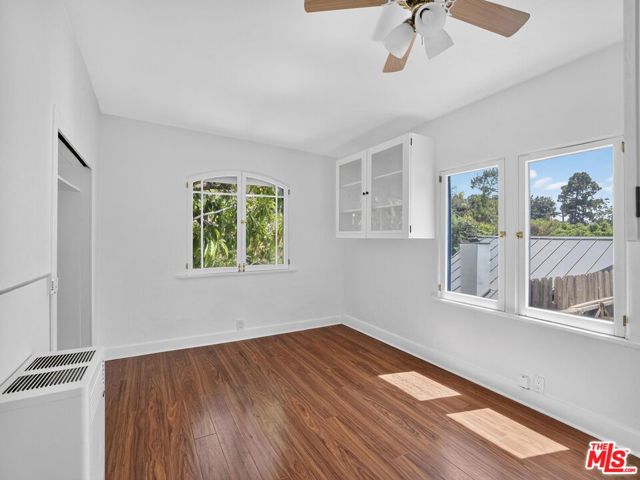 2565 Glen Green Street, Los Angeles CA: https://media.crmls.org/mediaz/8dc6fa26-3d77-48db-a263-bd96be34a7fa.jpg