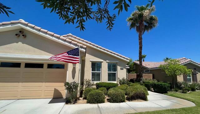 81407 Golden Poppy Way, La Quinta CA: https://media.crmls.org/mediaz/8dc703ae-a2f0-4449-bfee-64e116a8e34f.jpg