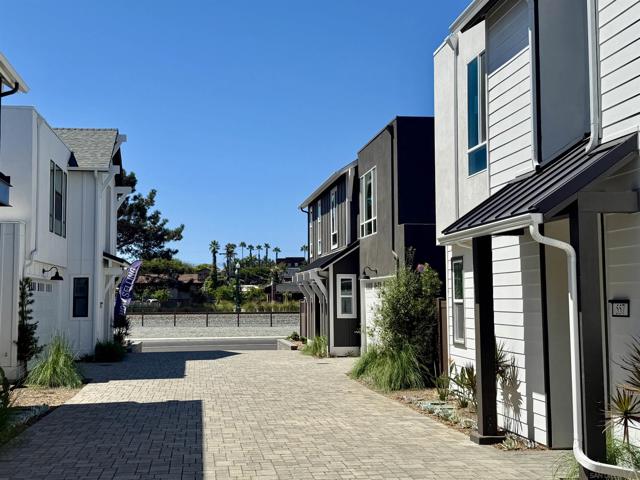 557 N Vulcan Ave, Encinitas CA: https://media.crmls.org/mediaz/8dc7308d-1893-4708-a5a2-42ece6ce68b0.jpg