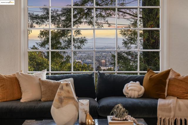 1143 Keith Ave, Berkeley CA: https://media.crmls.org/mediaz/8dc743d2-1407-4253-a7c0-5d9fa04a1633.jpg