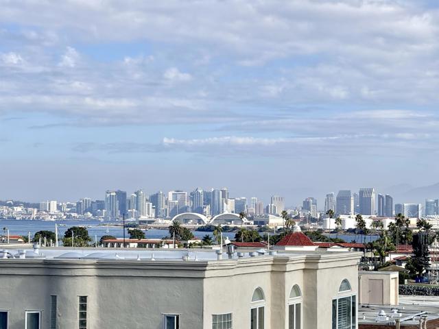 370 Rosecrans St, San Diego CA: https://media.crmls.org/mediaz/8dc74e11-d328-4540-882e-8e34442fc0ef.jpg