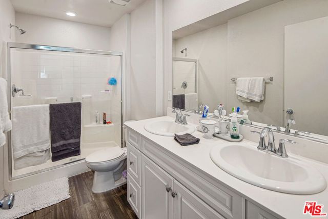 14122 W Willow Lane, Van Nuys CA: https://media.crmls.org/mediaz/8dc76d8c-fc14-4dac-88c9-695c3fe64cfe.jpg