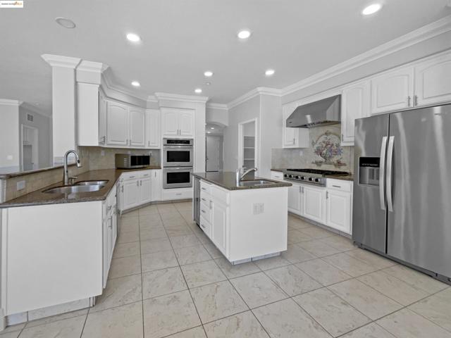 1127 Santa Margherita Way, Brentwood CA: https://media.crmls.org/mediaz/8dc776d3-e39e-48af-a118-f0fb98271f0d.jpg
