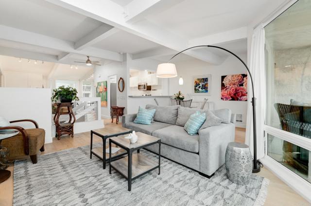 Detail Gallery Image 4 of 34 For 2323 Caringa Way #16,  Carlsbad,  CA 92009 - 2 Beds | 2 Baths