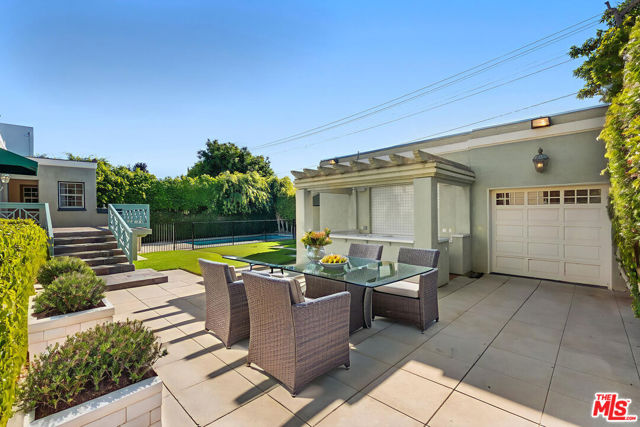 803 N Rexford Drive, Beverly Hills CA: https://media.crmls.org/mediaz/8dc7e010-a5fc-41fe-838a-3fe92369d3d6.jpg