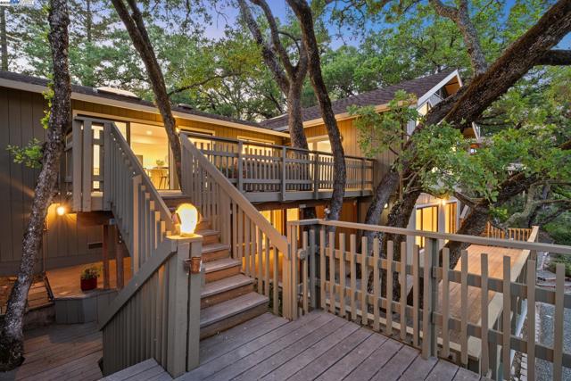 361 Castle Crest Rd, Alamo CA: https://media.crmls.org/mediaz/8dc84b8f-e2ce-40c3-94fb-b1d458ba442a.jpg