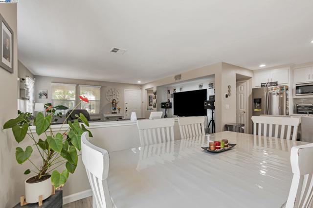 208 Jupiter Ct., Pittsburg CA: https://media.crmls.org/mediaz/8dc8f8db-6723-4636-813e-fc8584d2f3d0.jpg