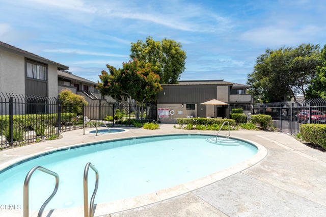 150 Majestic Court, Moorpark CA: https://media.crmls.org/mediaz/8dc900c6-e39c-4034-ab64-504170194754.jpg
