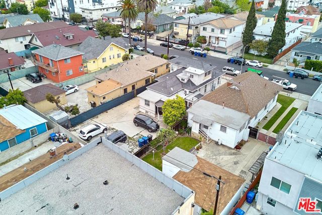 1147 S Mariposa Avenue, Los Angeles CA: https://media.crmls.org/mediaz/8dc95016-25b0-4aca-a26e-267214243b47.jpg