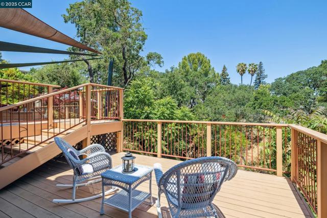 700 Golf Club Way, Pleasant Hill CA: https://media.crmls.org/mediaz/8dca2139-5c23-4b4c-9b53-2cf912de45a9.jpg