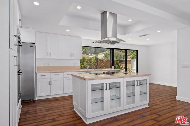 17157 Avenida De Santa Ynez, Pacific Palisades CA: https://media.crmls.org/mediaz/8dca5552-0fed-414d-b61e-156995141c10.jpg