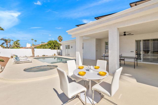 47215 Heliotrope Drive, Palm Desert CA: https://media.crmls.org/mediaz/8dca5b9c-917e-435d-bdf4-5438cb59d48a.jpg