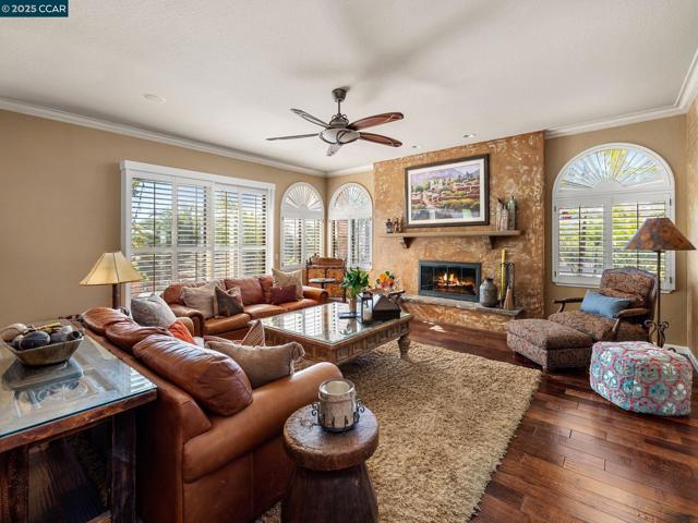 4640 Kingswood Dr, Danville CA: https://media.crmls.org/mediaz/8dcac4a8-facb-45ba-9021-4fff09cf43ba.jpg