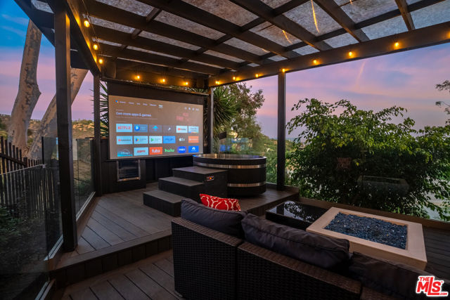 1438 Davies Drive, Beverly Hills CA: https://media.crmls.org/mediaz/8dcaf243-d23f-4769-b9eb-54e5ba433260.jpg