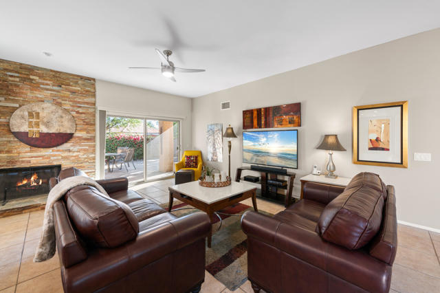 44079 Elba Court, Palm Desert CA: https://media.crmls.org/mediaz/8dcaf85b-ba36-4f80-bcf0-6456b9ef5aa4.jpg