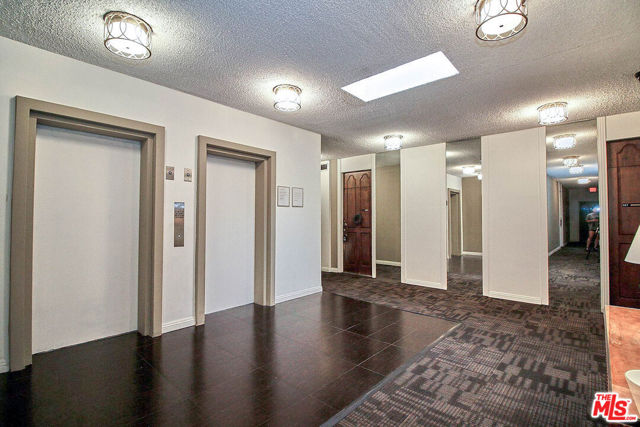 400 S La Fayette Park Place, Los Angeles CA: https://media.crmls.org/mediaz/8dcb5894-3ad5-4e34-b8ef-cd35bac15222.jpg
