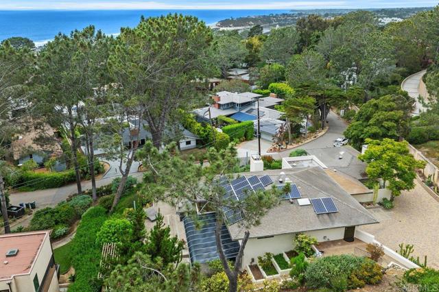 1859 Zapo Street, Del Mar CA: https://media.crmls.org/mediaz/8dcbe4fe-b41b-4d6d-b225-720c210d1915.jpg