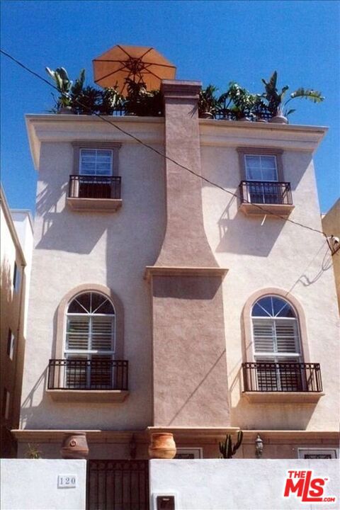 120 Galleon Street, Marina del Rey CA: https://media.crmls.org/mediaz/8dcc3542-39fe-4cff-af35-7eb862637c03.jpg