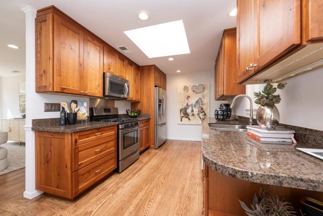 3 Delmar Court, Redwood City CA: https://media.crmls.org/mediaz/8dcc4365-e37c-4639-b211-973b38d3557b.jpg