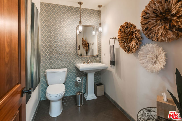 1009 Jeannette Avenue, Thousand Oaks CA: https://media.crmls.org/mediaz/8dcc4861-7b3e-4e53-9995-e2958c76b16c.jpg