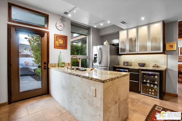 45864 Shadow Mountain Drive, Palm Desert CA: https://media.crmls.org/mediaz/8dcd267a-d9d9-463e-ad4f-c1d4724af040.jpg