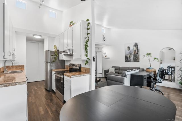 1885 Diamond St, San Diego CA: https://media.crmls.org/mediaz/8dcdbc2c-60d7-48dd-aaa2-144fea781ee5.jpg