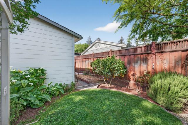136 Loma Alta Avenue, Los Gatos CA: https://media.crmls.org/mediaz/8dce46d9-3168-462d-97c8-c837a56faca9.jpg