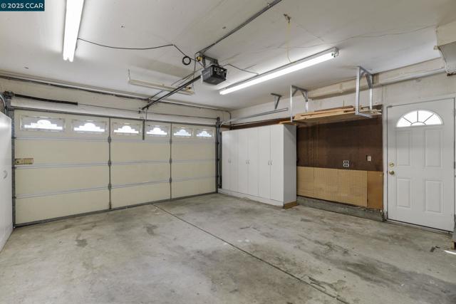 245 Parkview Ter, Vallejo CA: https://media.crmls.org/mediaz/8dce933d-1774-48ca-8ba3-a4280c748904.jpg