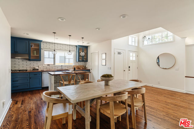 7920 Yorktown Avenue, Los Angeles CA: https://media.crmls.org/mediaz/8dcf9e33-c0fc-436d-9a33-6d13613eeb52.jpg