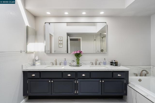 2060 Canyon Crest Ave, San Ramon CA: https://media.crmls.org/mediaz/8dcfb16d-3ac8-4291-971e-f6e22ce0d34f.jpg