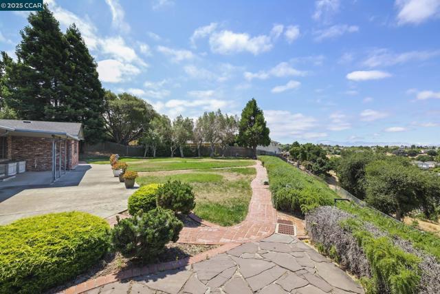801 Laurel Ct, Rodeo CA: https://media.crmls.org/mediaz/8dd03468-0b1b-492d-8e33-5b7c0eb0f522.jpg