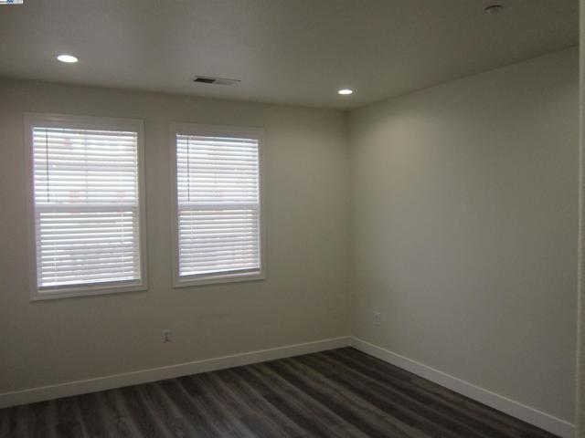 Image 17 of 26 For 4222 Clarinbridge Cir