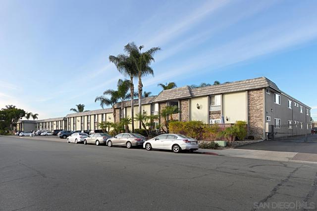 6666 Beadnell Way, San Diego CA: https://media.crmls.org/mediaz/8dd07d23-42a5-42c4-9ae9-dd027e385a32.jpg