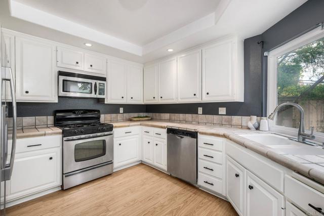 Detail Gallery Image 10 of 32 For 1729 Gascony Rd, Encinitas,  CA 92024 - 3 Beds | 2 Baths