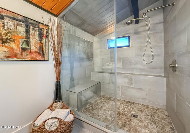 123 Lake Sherwood Drive, Lake Sherwood CA: https://media.crmls.org/mediaz/8dd1f182-799c-4579-a8f4-218a4db9e8c0.jpg