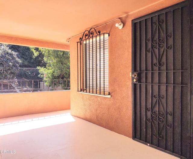 Detail Gallery Image 2 of 22 For 3545 the Paseo, Los Angeles,  CA 90065 - 1 Beds | 1 Baths