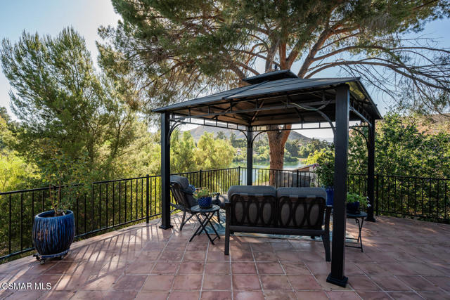 356 Laguna Terrace, Simi Valley CA: https://media.crmls.org/mediaz/8dd2cf43-1867-48ad-8947-cdba78812bdf.jpg