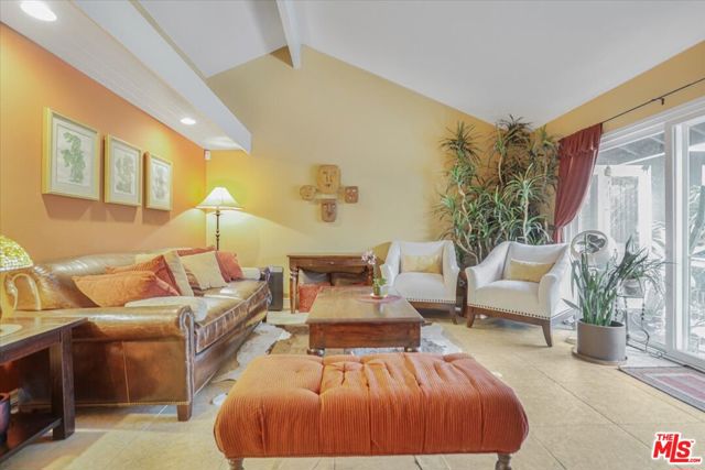 1237 Brian Street, Placentia CA: https://media.crmls.org/mediaz/8dd31001-1871-4fe7-a7bd-e95b8ef216aa.jpg