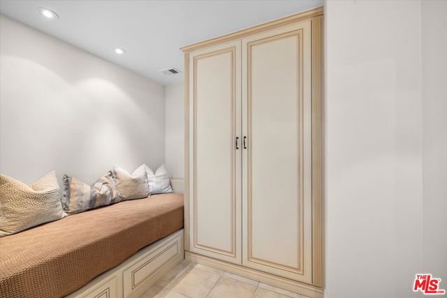 1333 S Beverly Glen Boulevard, Los Angeles CA: https://media.crmls.org/mediaz/8dd31985-42c7-48de-b7de-6a78500ed2cd.jpg