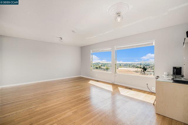 5955 Ralston Ave, Richmond CA: https://media.crmls.org/mediaz/8dd3598d-364a-4600-a4ef-edf350dfb5d4.jpg