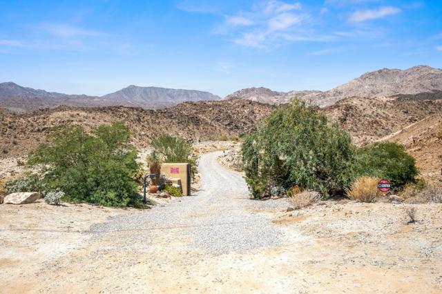 72275 Upper W Way, Palm Desert CA: https://media.crmls.org/mediaz/8dd3b569-0fbe-4ac9-b5d5-18603a9d7e55.jpg