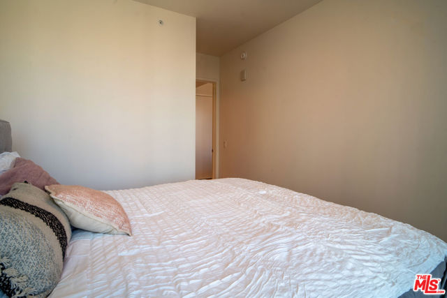 889 Francisco Street, Los Angeles CA: https://media.crmls.org/mediaz/8dd41529-4c16-4909-b51d-3668c94c0b1f.jpg