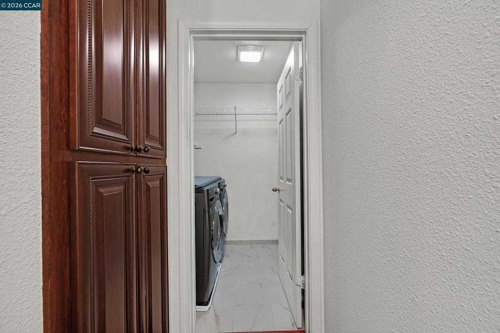https://media.crmls.org/mediaz/8dd4dcad-3a7b-4ca5-b3cf-2814c69b083f.jpg?preset=X-Large