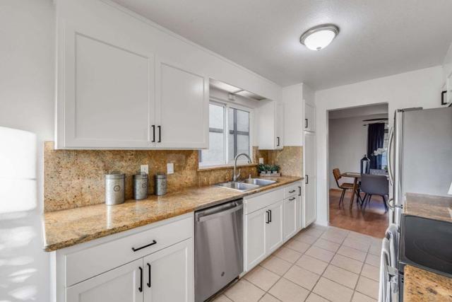 1122 Brewster Avenue, Redwood City CA: https://media.crmls.org/mediaz/8dd50354-186b-4b26-97e3-1651a5e5afe3.jpg