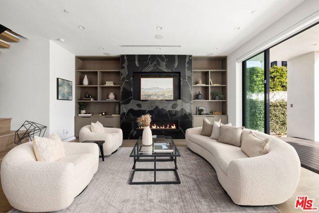 714 N La Jolla Avenue, Los Angeles CA: https://media.crmls.org/mediaz/8dd51385-08d5-4155-8609-0c72625beffe.jpg