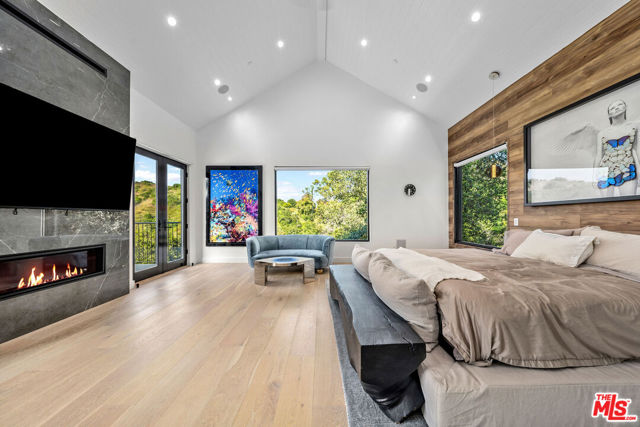 3140 Coldwater Canyon, Studio City CA: https://media.crmls.org/mediaz/8dd5197e-790d-4def-a1e4-a55cd4ba8a5c.jpg