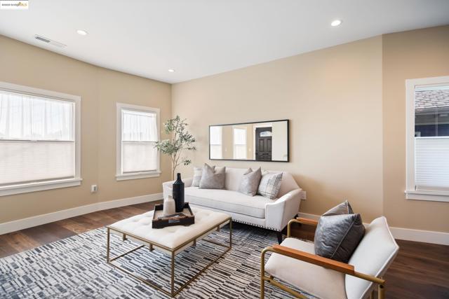 6528 Dover St, Oakland CA: https://media.crmls.org/mediaz/8dd54a34-e3c7-442c-bf4d-42667dea17ea.jpg