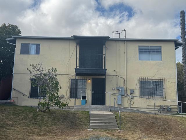 3769 Z St, San Diego CA: https://media.crmls.org/mediaz/8dd69542-557f-4422-b106-9c0dbfe5e129.jpg