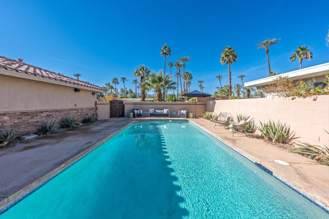 45534 Indian Wells Lane, Indian Wells CA: https://media.crmls.org/mediaz/8dd6ce93-ecf5-4161-bbb7-62c9722a8895.jpg
