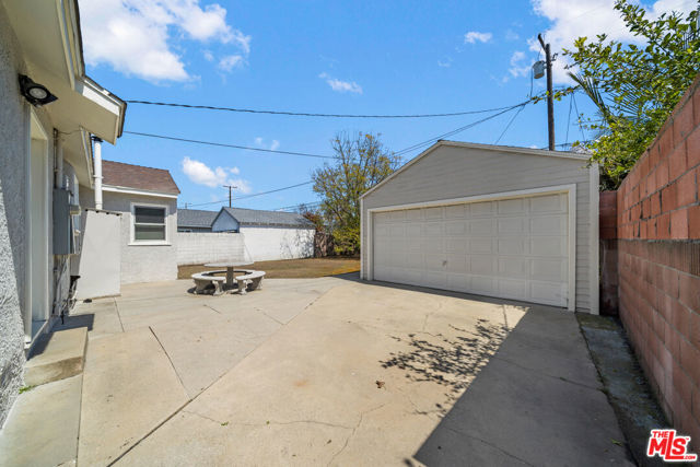 6112 Bonfair Avenue, Lakewood CA: https://media.crmls.org/mediaz/8dd71723-d9d1-4821-8acc-dcbb5e349811.jpg